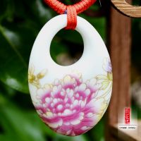 青花雅韵与东方风华 从景德镇陶瓷花器到古典旗袍摆件的美学之旅